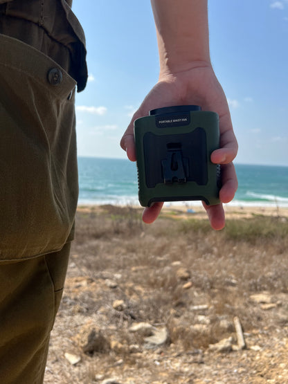 מאוורר טקטי ברקע נוף